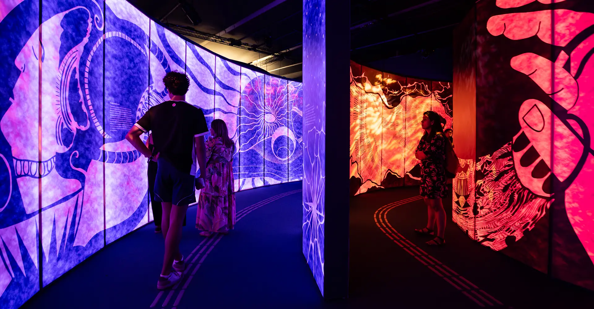 O QUE FAZEMOS – Criamos experiências que despertam, educam e inspiram O QUE FAZEMOS - Criamos experiências que despertam, educam e inspiram